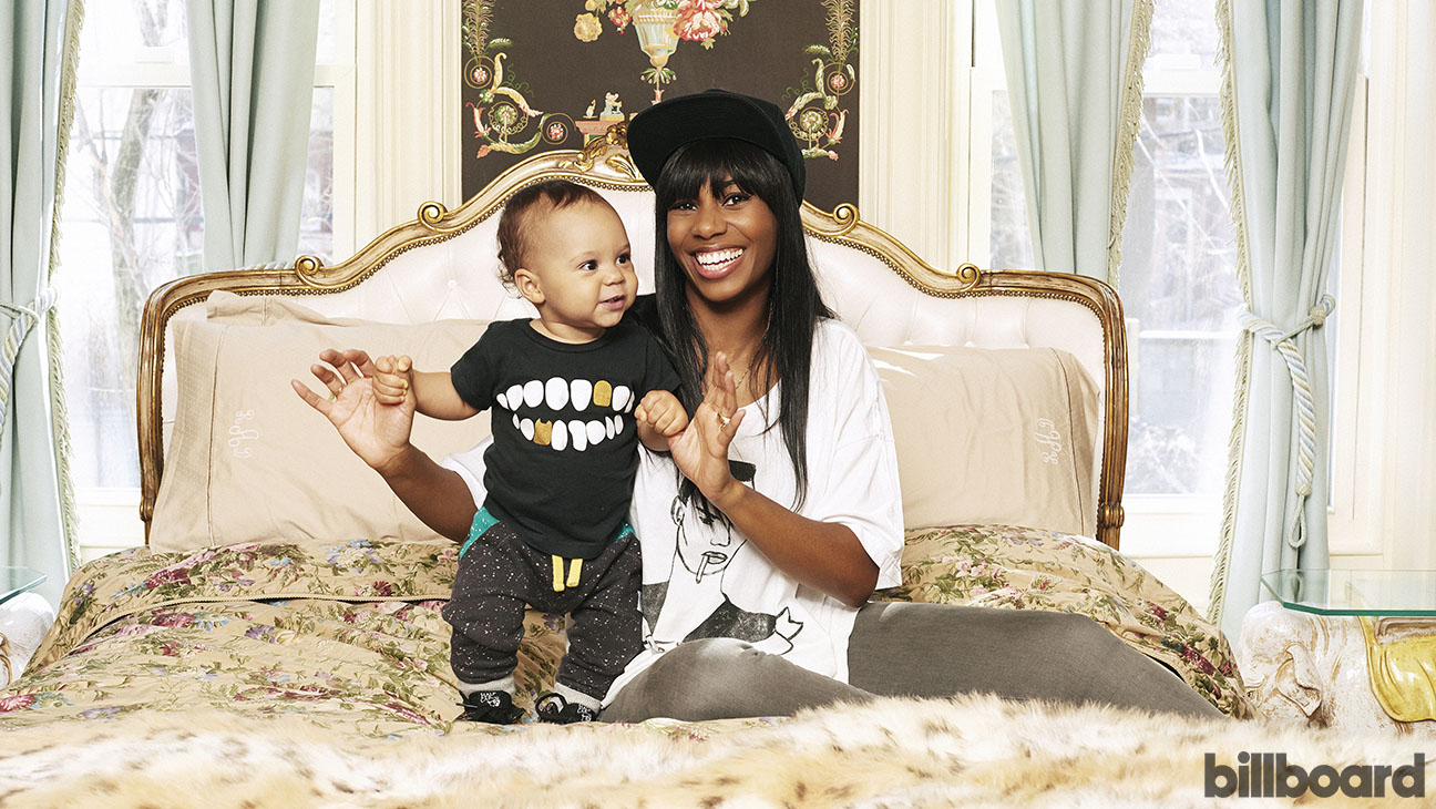 Santigold - Performance Photo 2